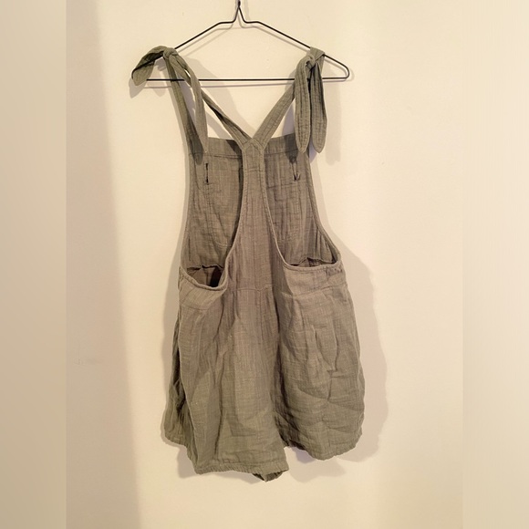 Green romper from American Eagle, size small. Never worn! - Picture 2 of 2